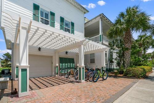 6 Bedrooms- Backs Up To Park, Steps To The Beach!