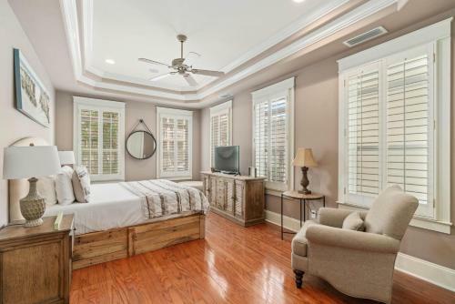 6 Bedrooms- Backs Up To Park, Steps To The Beach!