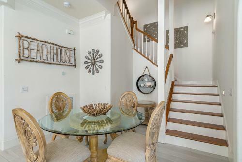 6 Bedrooms- Backs Up To Park, Steps To The Beach!