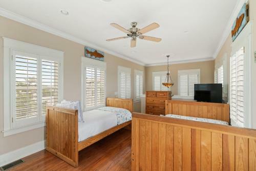 6 Bedrooms- Backs Up To Park, Steps To The Beach!