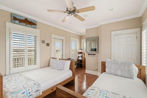 6 Bedrooms- Backs Up To Park, Steps To The Beach!