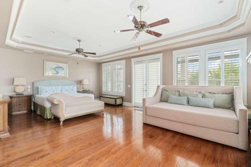 6 Bedrooms- Backs Up To Park, Steps To The Beach!