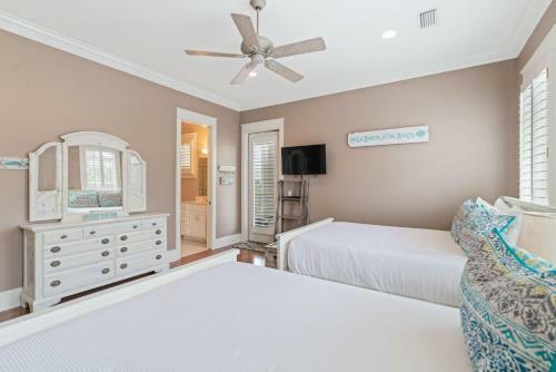 6 Bedrooms- Backs Up To Park, Steps To The Beach!