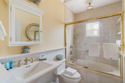 6 Bedrooms- Backs Up To Park, Steps To The Beach!