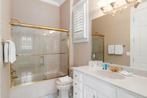6 Bedrooms- Backs Up To Park, Steps To The Beach!