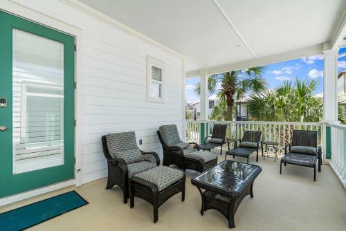 6 Bedrooms- Backs Up To Park, Steps To The Beach!