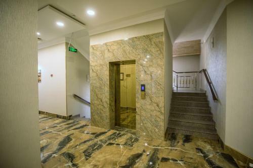 Leader Hotel