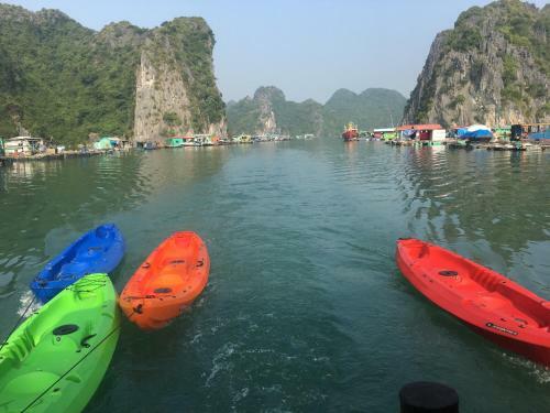 Cat Ba Gem Cruises