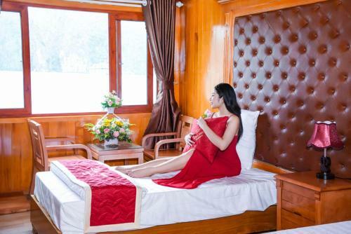 Cat Ba Gem Cruises