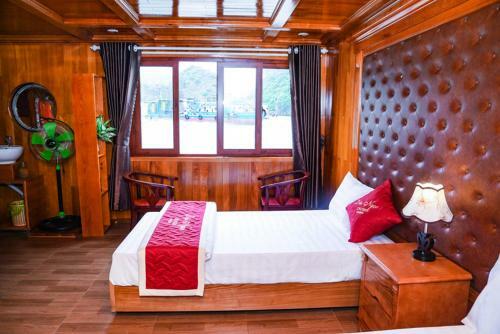 Cat Ba Gem Cruises