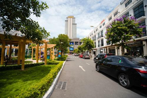 Hotel Luxhome - Vinhome Apartments