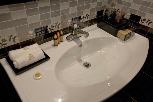 Th�i H� Luxury Hotel