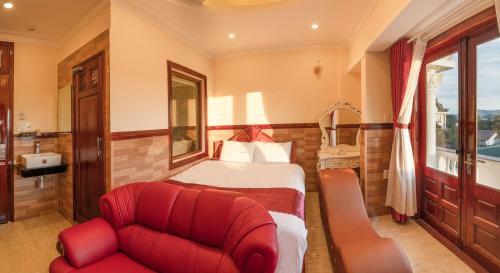Dinh Loan Hotel