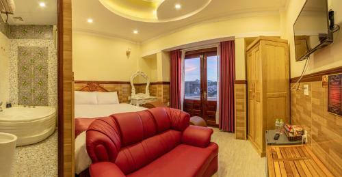 Dinh Loan Hotel
