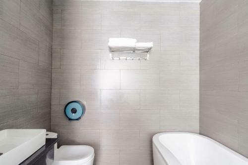 ?� L?t Mega Sky Hotel