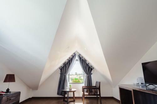 ?� L?t Mega Sky Hotel
