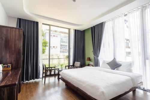 ?� L?t Mega Sky Hotel