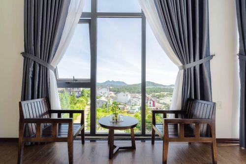 ?� L?t Mega Sky Hotel