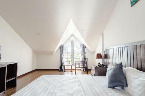 ?� L?t Mega Sky Hotel