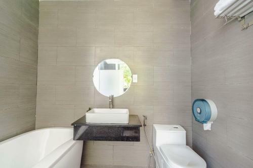 ?� L?t Mega Sky Hotel