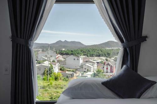 ?� L?t Mega Sky Hotel