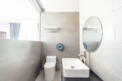 ?� L?t Mega Sky Hotel