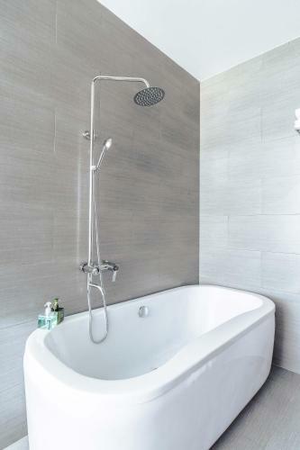 ?� L?t Mega Sky Hotel