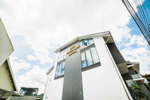?� L?t Mega Sky Hotel