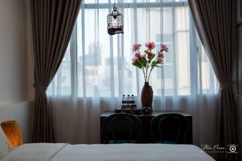 Hanoi Lullaby Hotel And Travel