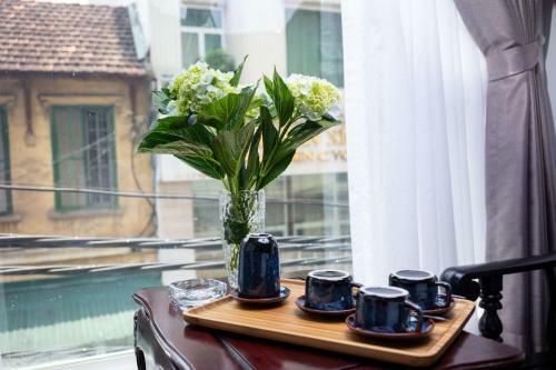 Hanoi Lullaby Hotel And Travel