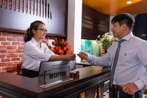 Hanoi Lullaby Hotel And Travel