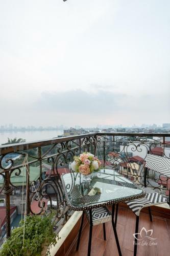 Aparthotel The Lakeside - West Lake Lotus Apartment