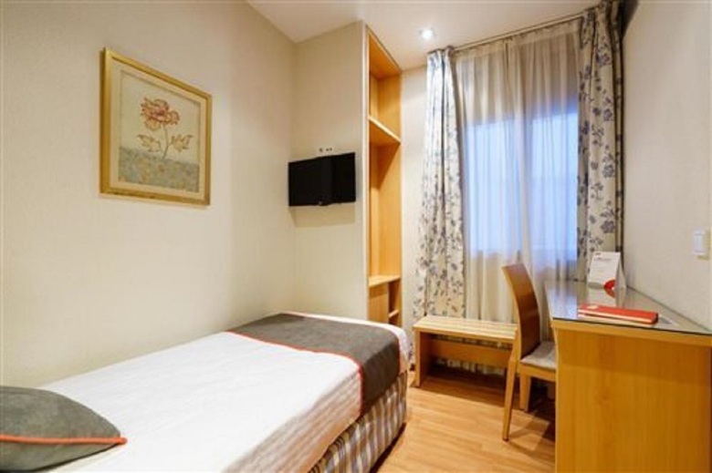 Hotel Serrano