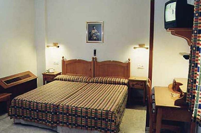 Hotel Serrano