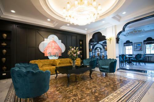 Dragon Hotel