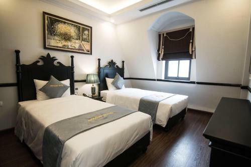 Dragon Hotel