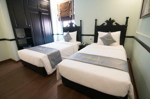 Dragon Hotel