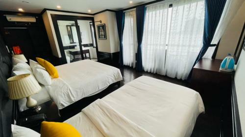 Sky Cruises Ha Long