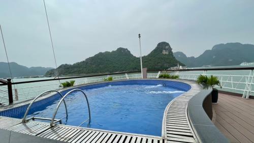 Sky Cruises Ha Long