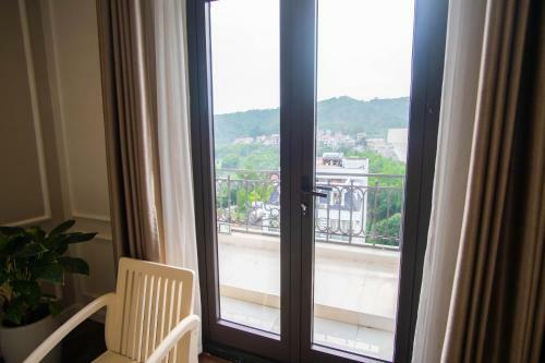 Kh�ch S?n Ng?c Lan H? Long Hotel