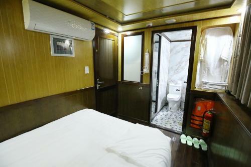 White Dolphin Cruises