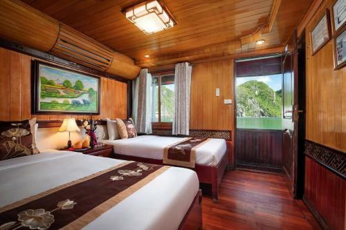 Hostal Room In Boat - Halong Bay Cruise For Backpackers