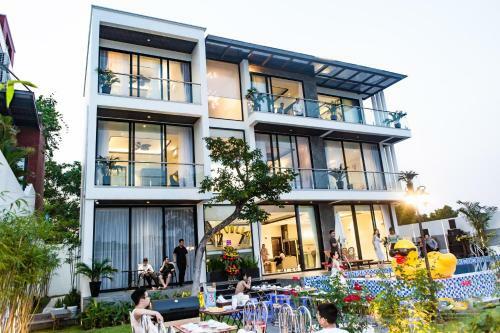 Bay Villa Ha Long
