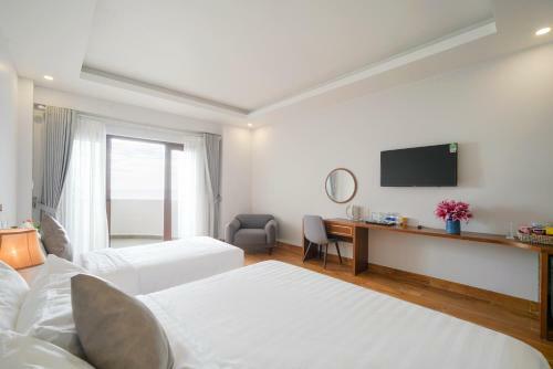 The May Beach Hotel