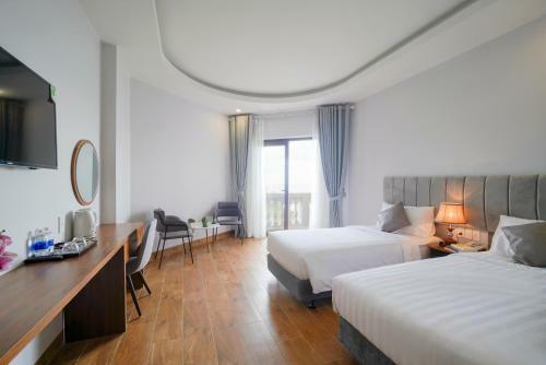 The May Beach Hotel