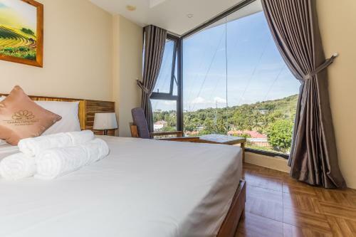 Golden Daisy Hotel