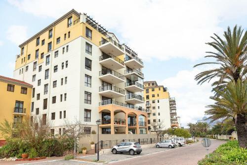 Island Club Apartments