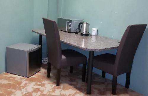 Hostal Moy Invest Holdings Mahlale