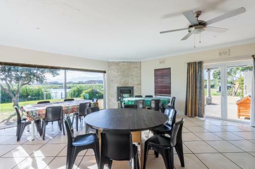 Lodge Large Group Holiday Home Pool, Braai, Dstv, Wifi