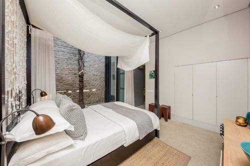 Loader Villa